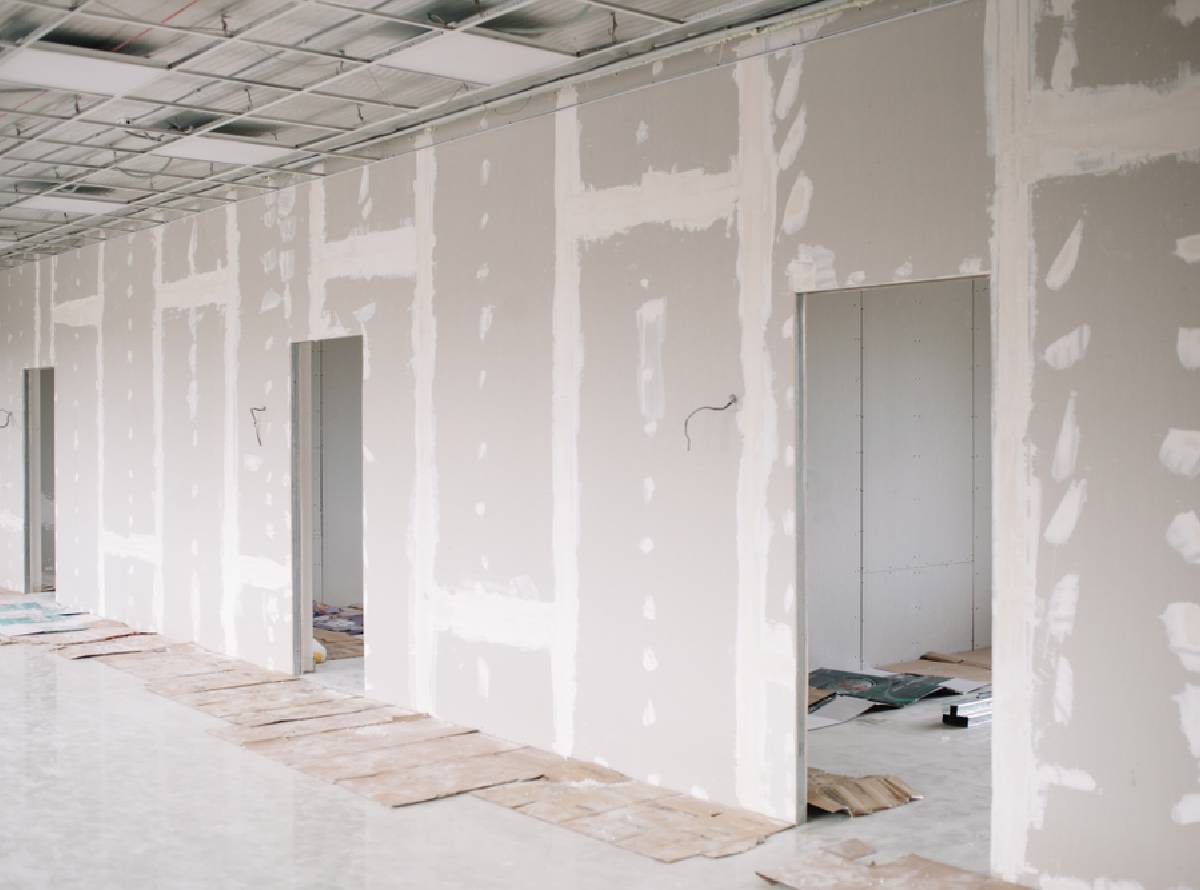 Plasterboard walls installed and prepared for professional plastering